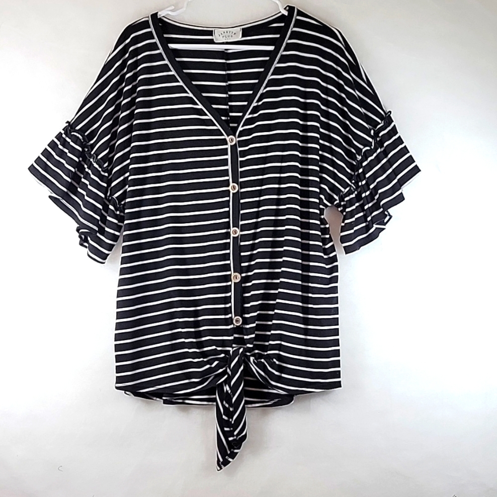 JANETTE PLUS WOMEN'S Black and White Stripped Top With Ruffle Sleeves Size 1X